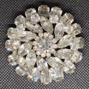 BEAUTIFUL Sparkling Clear Rhinestone Cluster Circular Brooch, Unsigned